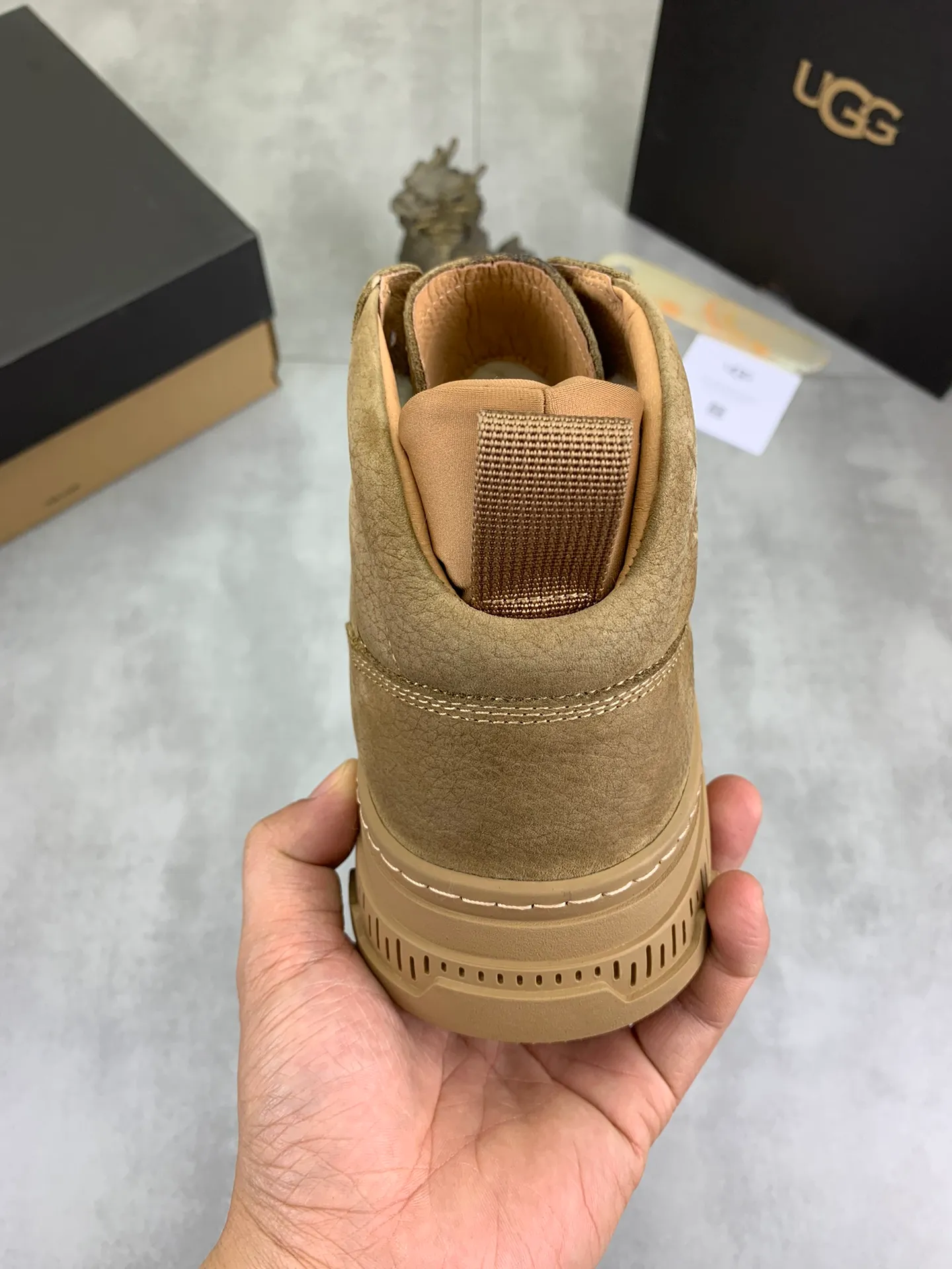 Men's Men's Shoes P620 [New Style] 💰 🆘 "Real Wool" [UGG] 👉 Popular men's shoes official website synchronization 🔰 Genuine quality [proud] is not comparable to the imitations in the general market 🌀 The upper is imported Italian frosted cowhide, and the lining: foot pad 🅰️ grade 🐑 real wool 👻 Only Grade A can show the effect The hand feels smooth and delicate 🔱The shoe shape is grand, only genuine factories can achieve it 🎄The perfect toughness of the original outsole 👻⬛️ allows customers to bid farewell to one-time consumption. Real wool lining, super warm. 4⃣️Color options available Size: 38-44